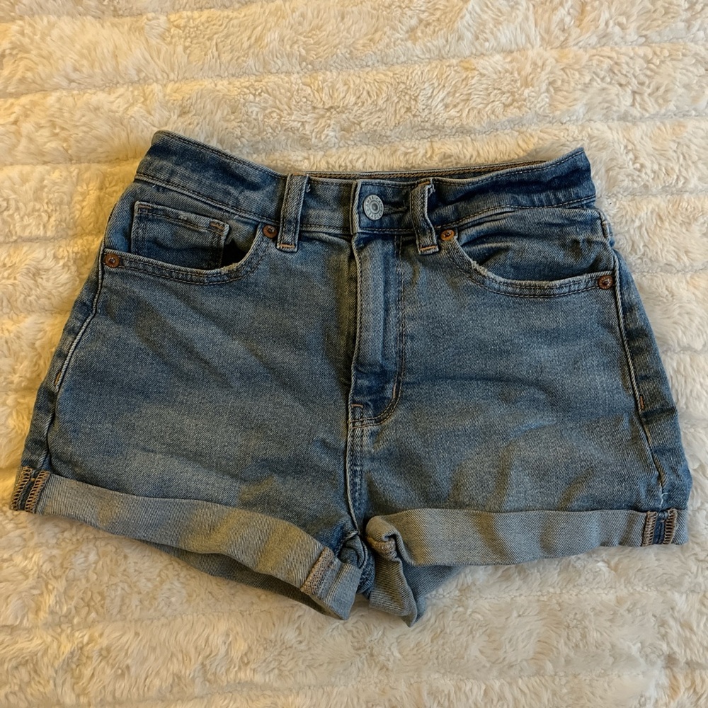 medium wash jean shorts